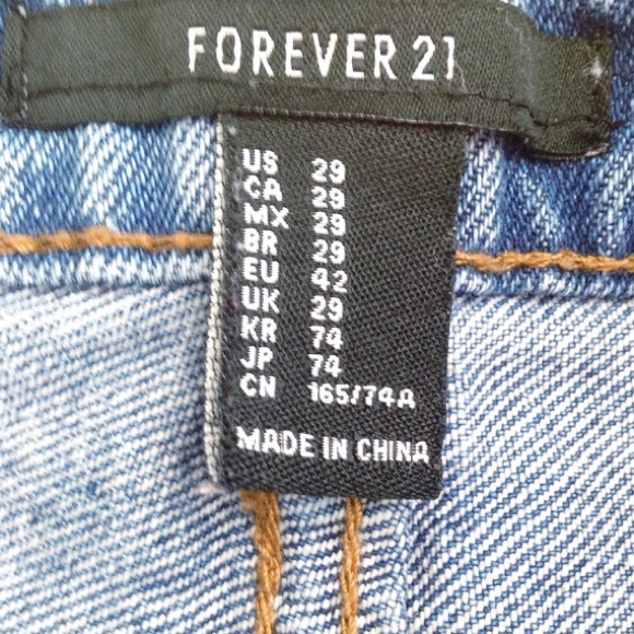 High Waisted Jean Shorts Size 29. - Picture 5 of 5